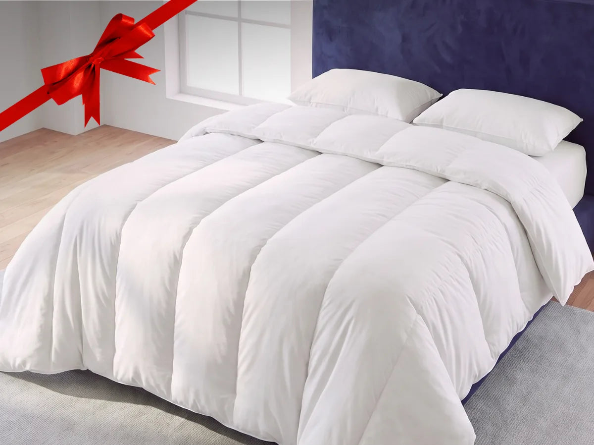 Decke aus Mikrofaser, auf einem Bett ausgebreitet